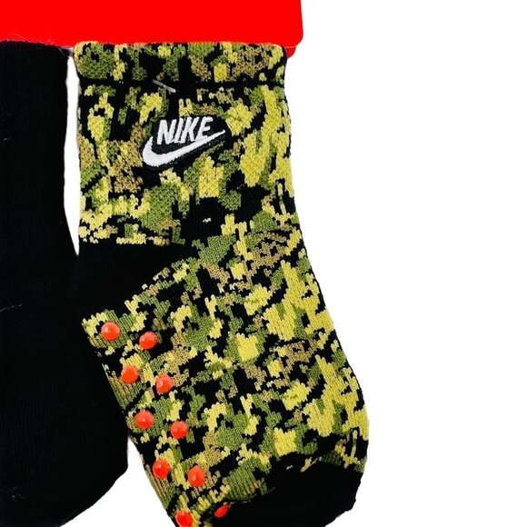 Nike Baby Boy Grippy Green Camo Ankle Socks 3 Pack - Picture 4 of 8
